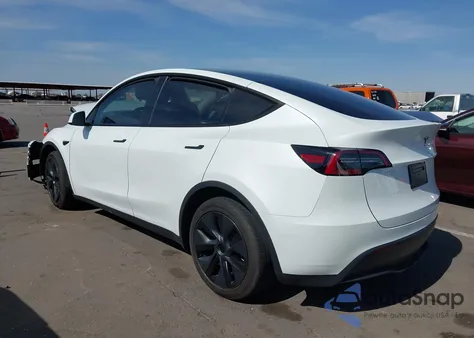2024 Tesla Model Y Long Range Dual Motor All-Wheel Drive z USA, uszkodzony, nr VIN 7SAYGAEEXRF165581
